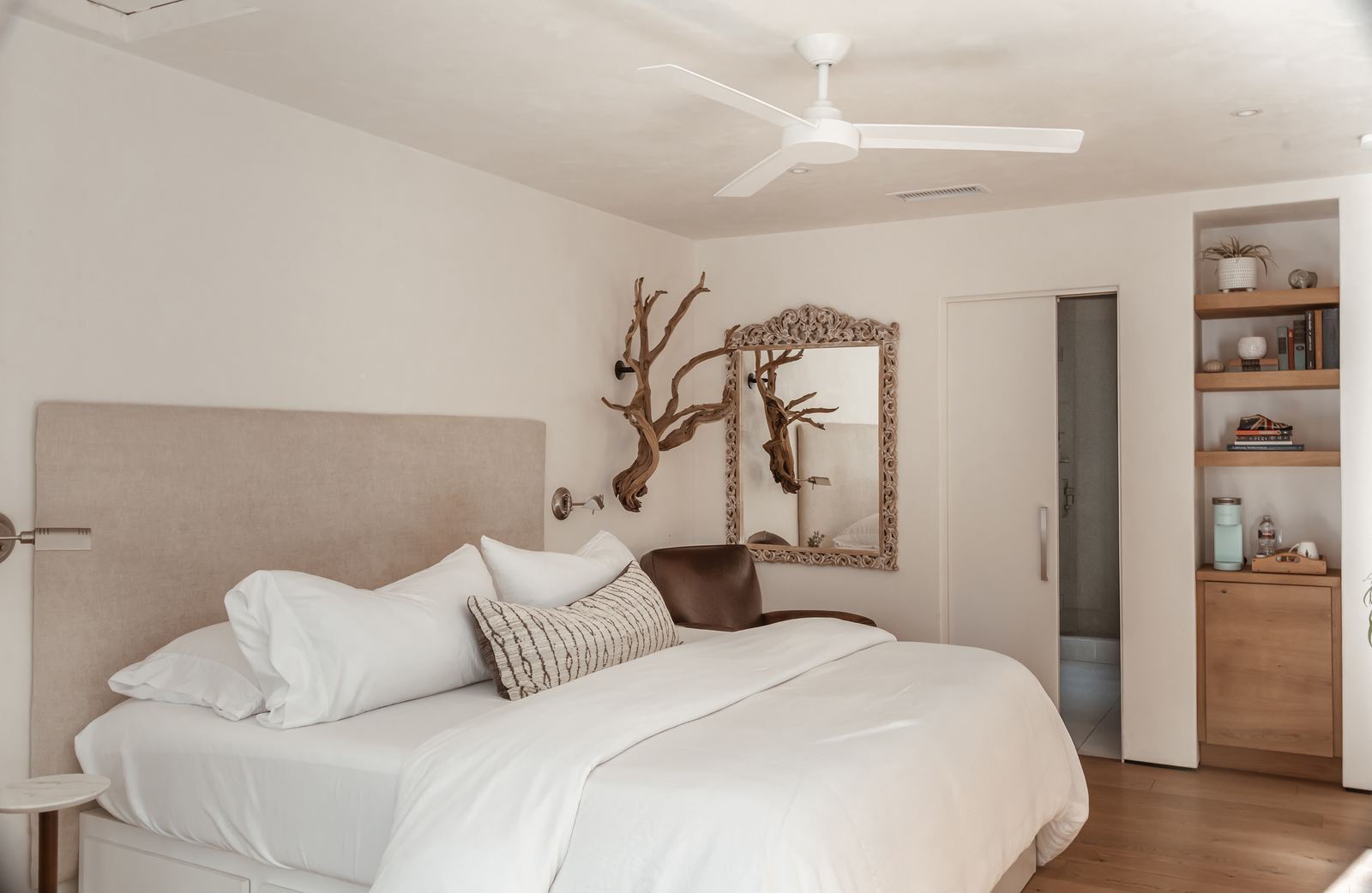 Bedroom with en-suite bathroom access