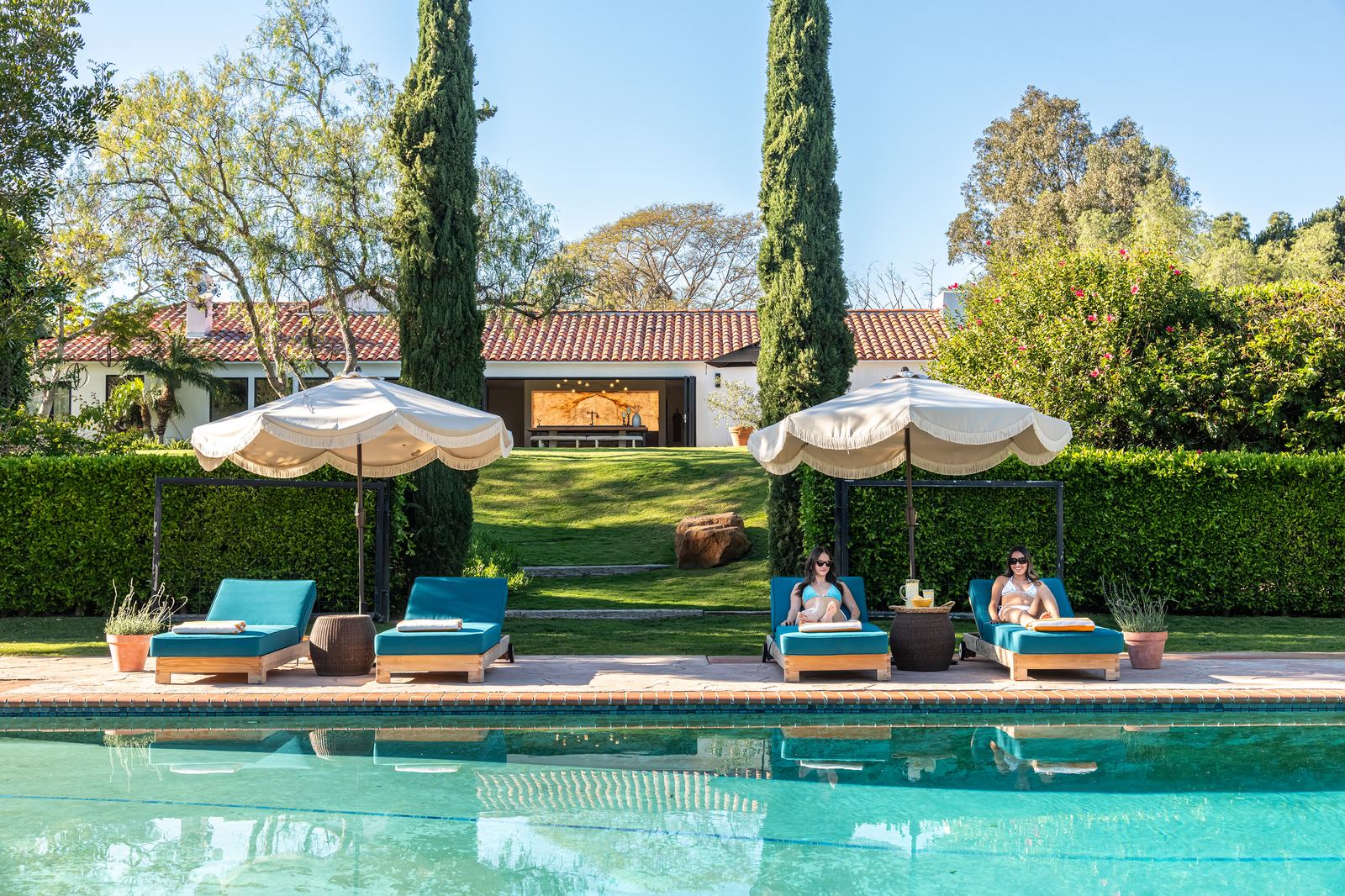 Pool loungers with view to house